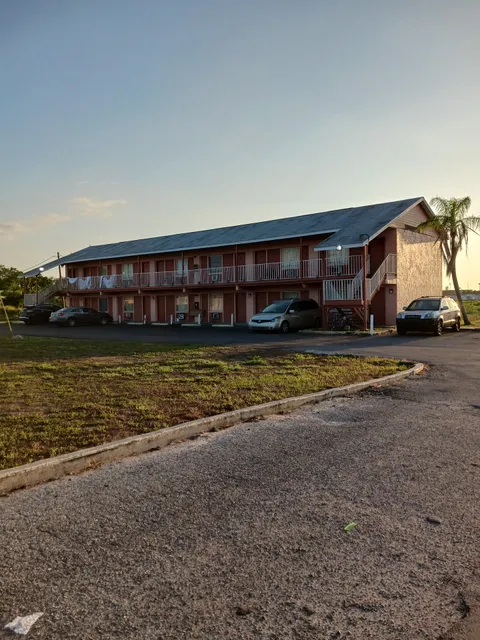 Carriage Court Motel