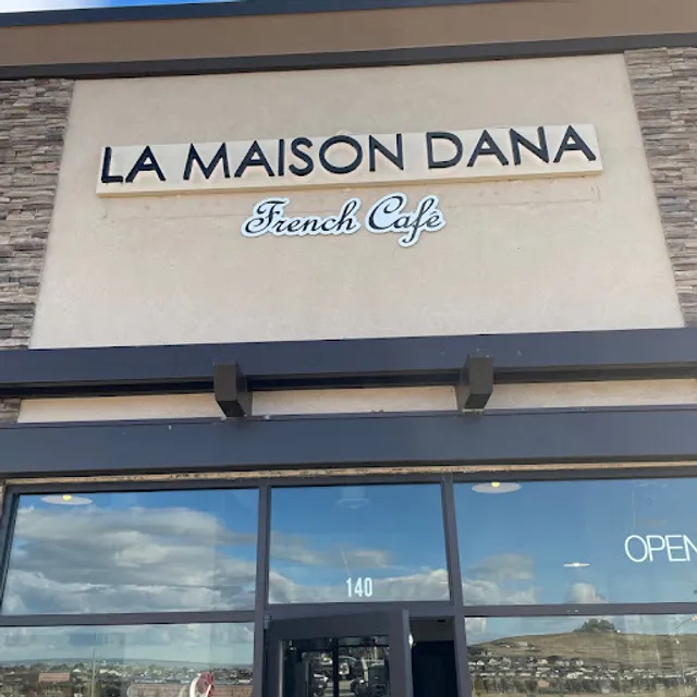 La Maison Dana French Cafe Restaurant & Bar