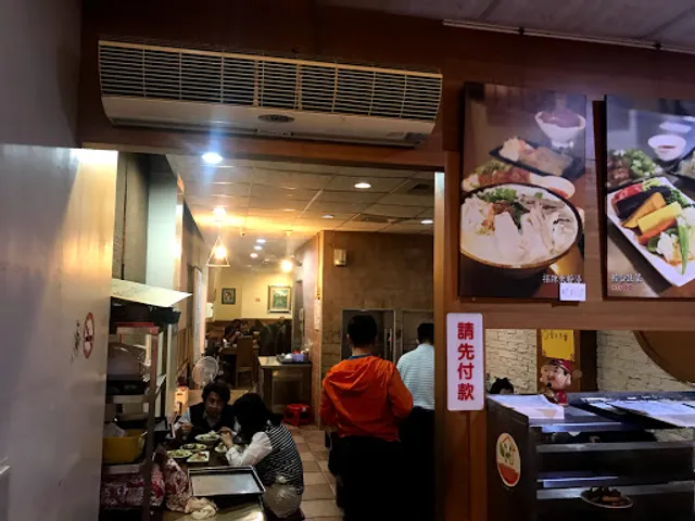 博愛街黑白切米粉湯