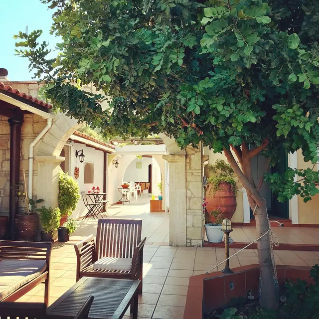 Elia & Tina Apartments