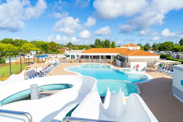 Camping Saint-Jean de Monts · Les Aventuriers de la Calypso · APV 4 Etoiles