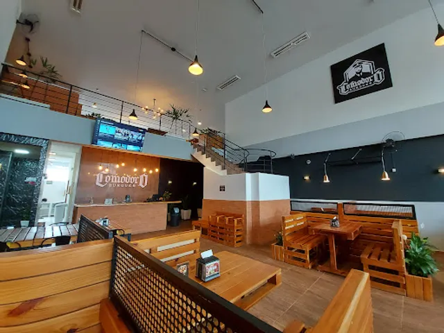 Comodoro Burguer - Portão