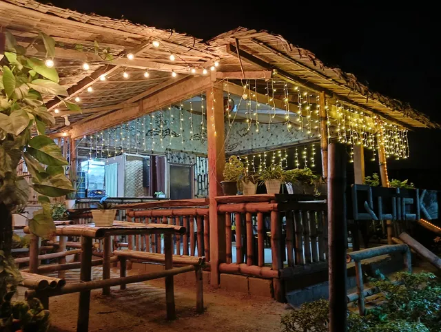 Quick chow snackhouse & resto