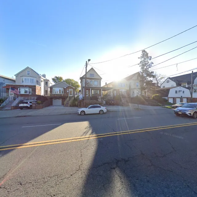 Lia's Dressmaker & Alteration