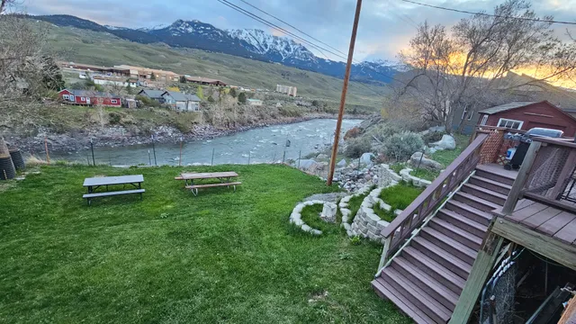 ParkWay Yellowstone Guest House