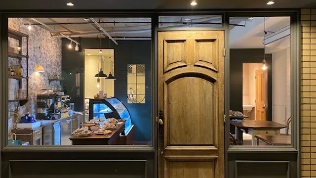 Cafe No Aru Kurashi To Okashi No Omise