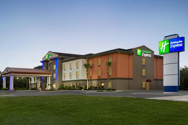 Holiday Inn Express & Suites Live Oak by IHG