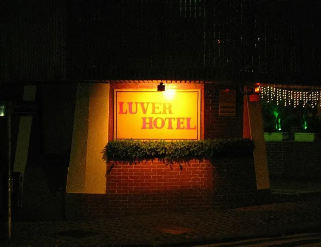 Luver Hotel