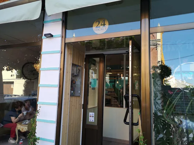 Coconut Coffeetería bar