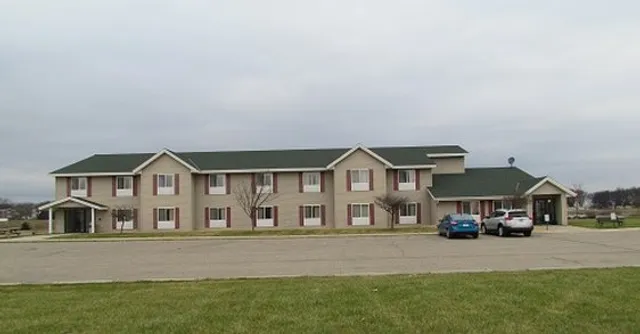 Travelers Lodge & Suites