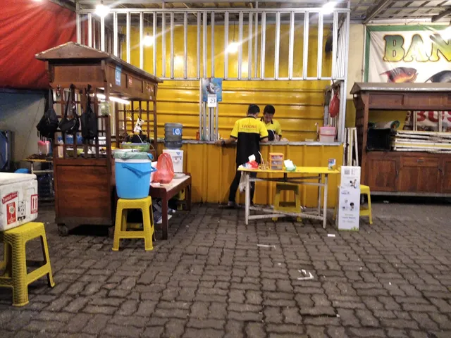 Bandar seafood cililitan sedia kepiting, cumi, udang, kerang, ikan bakar, go food dan grab food