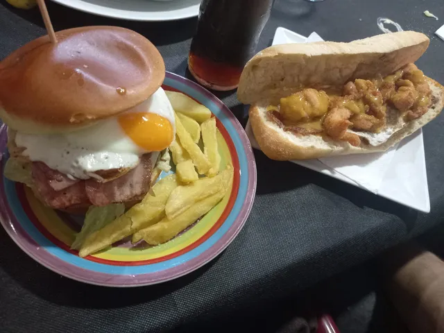 Restaurante Especialidad En Tapas "Mas Que Mini"