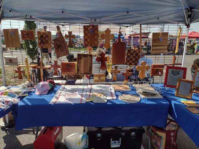 Chaffee Crossing Farmers & Artisans Market