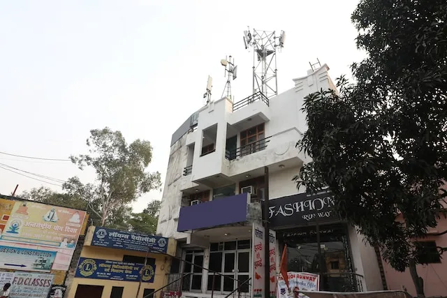 OYO 24219 Canal View