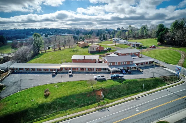 Knob Hill Motor Lodge