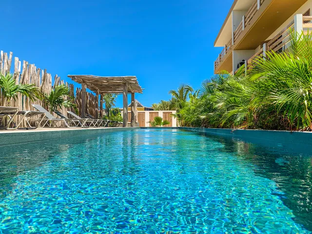 Isla penthouse & garden apartments