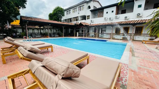 Hotel Caseron Del Parque