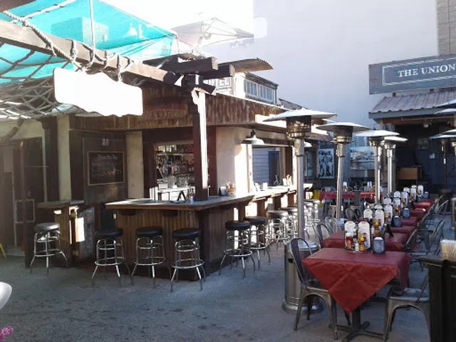 Shanghai Reds Bar & Grill