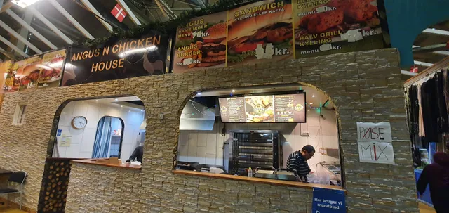 Angus N Chicken House