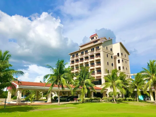 Queen's Island Golf & Resort