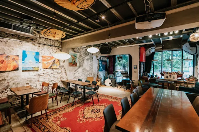 Red Room Rendezvous 紅房餐酒館