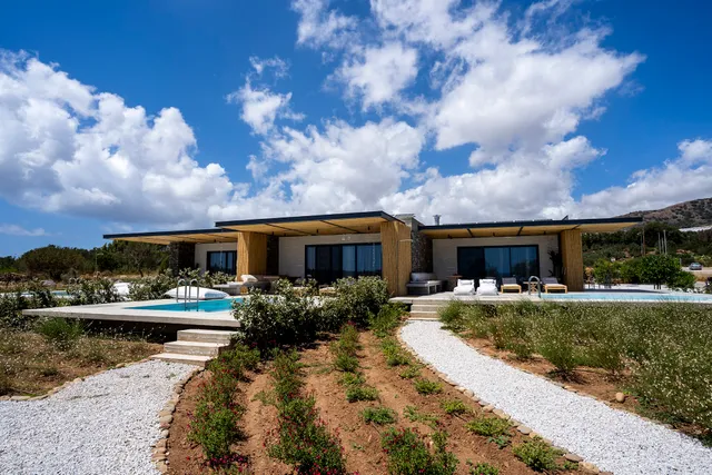 AKRA GRAMMENO BEACHFRONT VILLAS