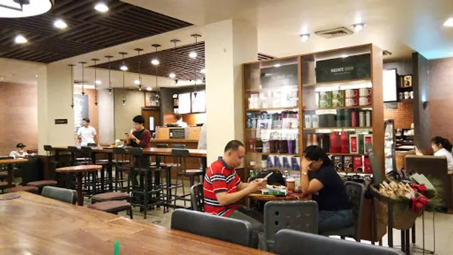 Starbucks - Emerald Building San Fernando
