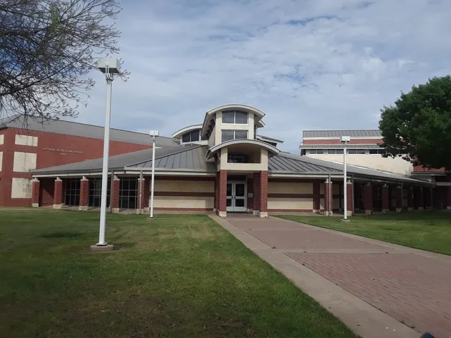 Lee Park Recreation Center
