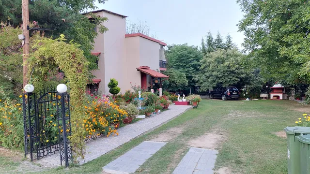 Mànou Roula Apartments