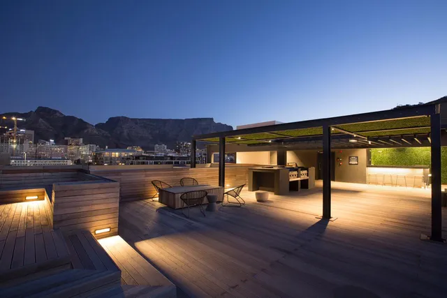 Urban Elephant, The Docklands