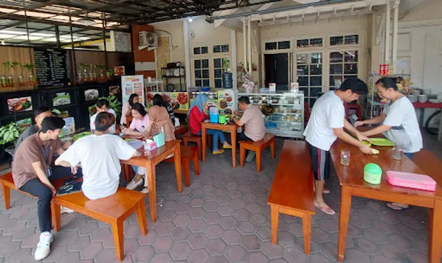 ayam goreng Tidar cab.Araya