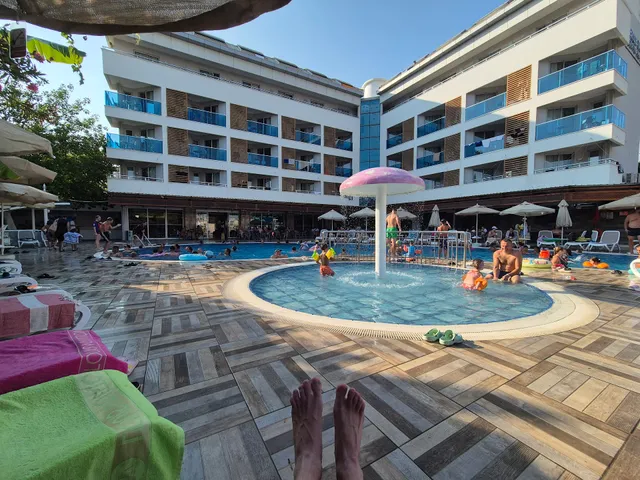 Blue Wave Suite Hotel