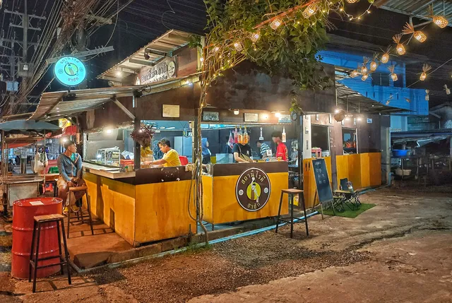 สถานีโรตี & ชาชัก Roti & Cha Cha Station