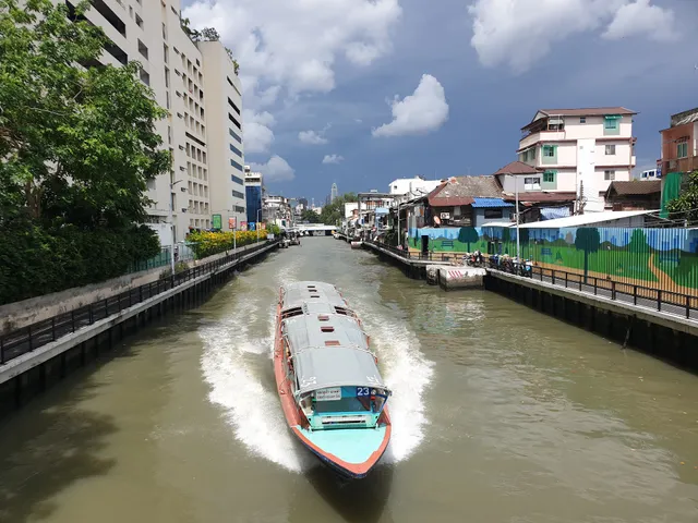 Rong Mueang Subdistrict