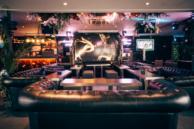 Tout Le Monde En Parle restaurant montparnasse club