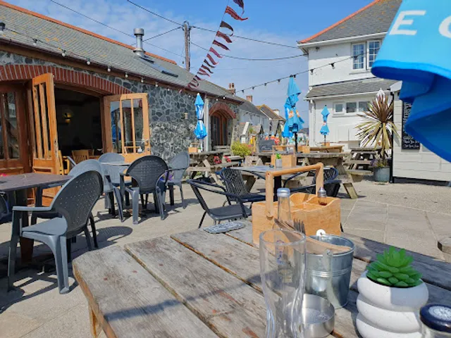 Coast Coffee Bar & Bistro