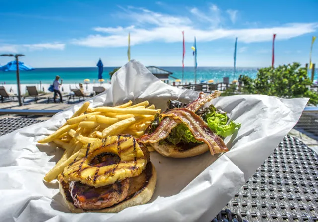 Barefoot's Beachside Bar & Grill