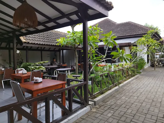 Ayam Penyet Cindelaras - Bunga Asoka