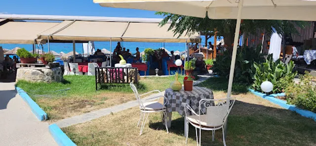 AMMOS TAVERN BEACH BAR