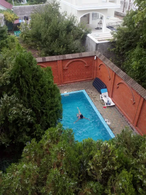 Tikhaya Gavan', Gostinitsa