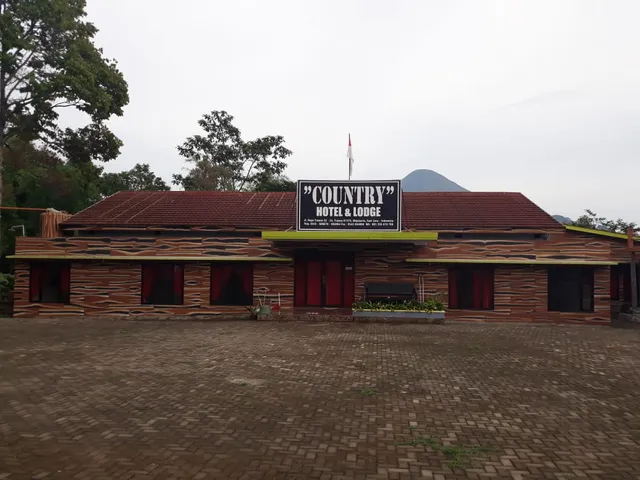 "Country" Hotel Trawas