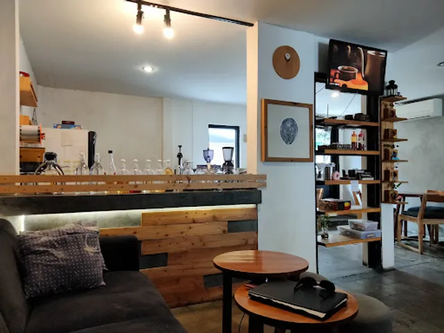 Ruang Tengah Cafe Shop