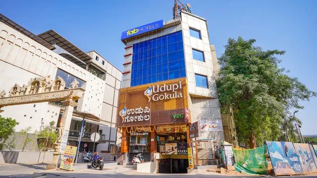 FabHotel Shreyas Inn