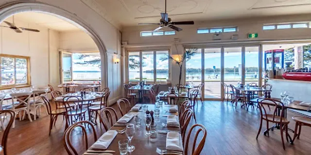 The Lakehouse Pizza Bar and Grill