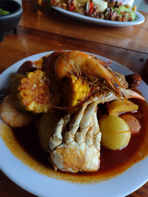 CULICHIS MARISCOS Y CERVEZA