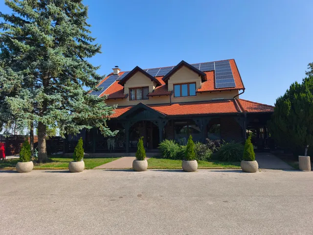 Ресторан и хотел Моја Чарда