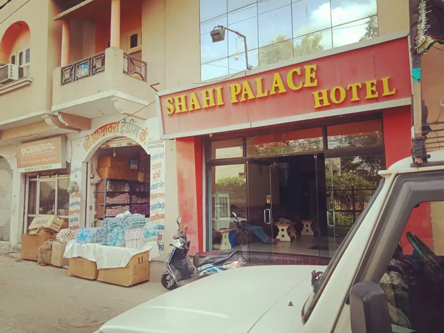 OYO 44057 Pie Stay Shahi Palace Hotel