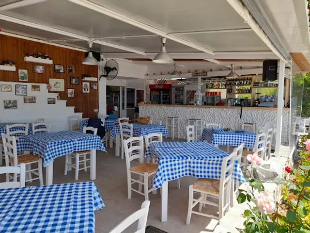 Golfo Beach Hotel & Taverna