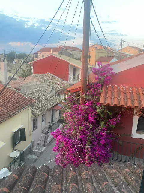 Nina's Traditional House, Valanio