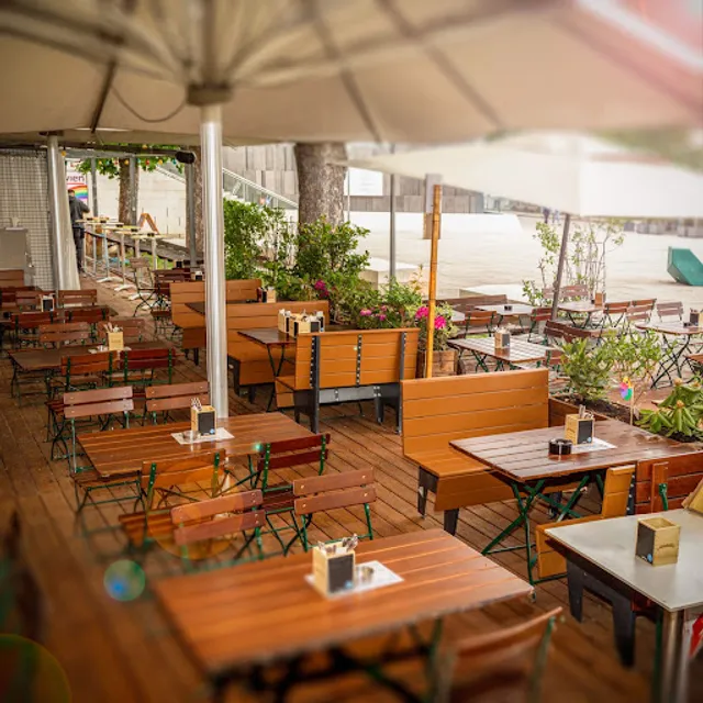 Lil‘ Italy 1070 Halle